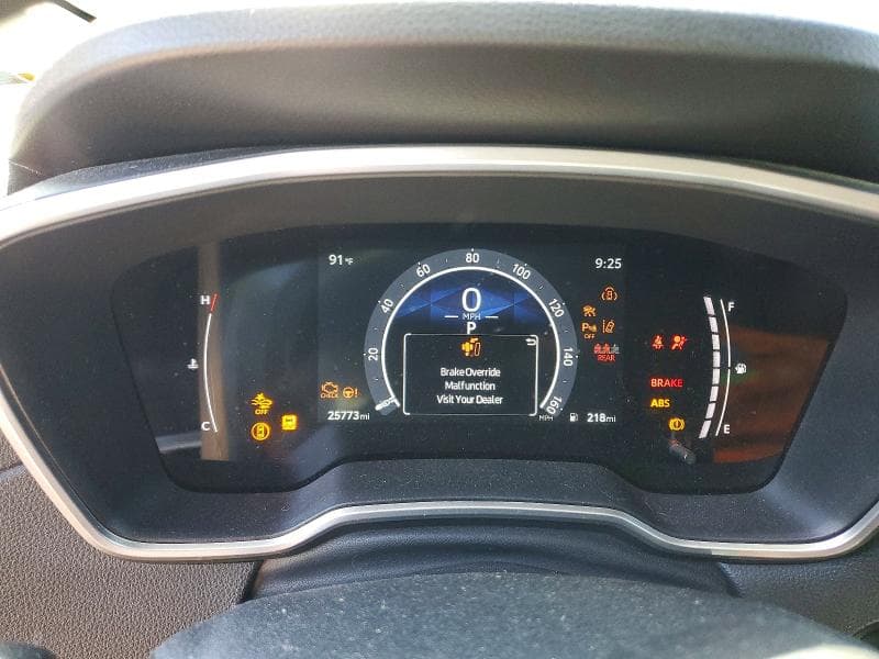 2024 TOYOTA COROLLA CROSS XLE 9