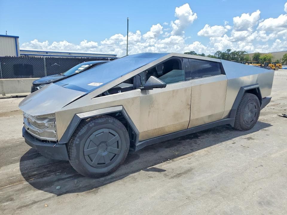 2025 TESLA CYBERTRUCK - 1