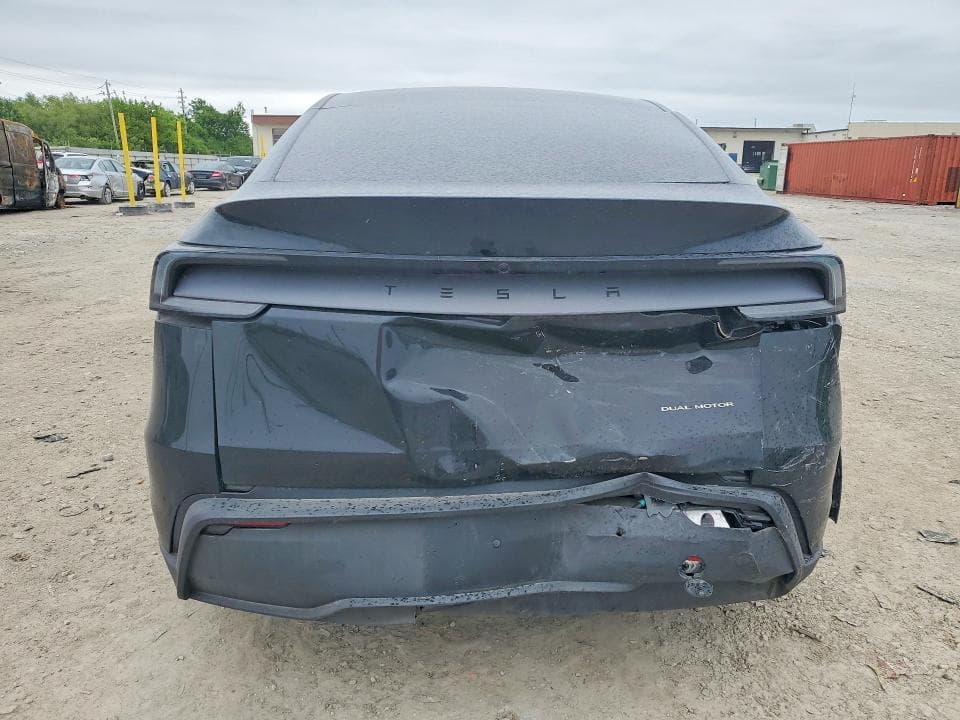 2026 TESLA MODEL Y 6
