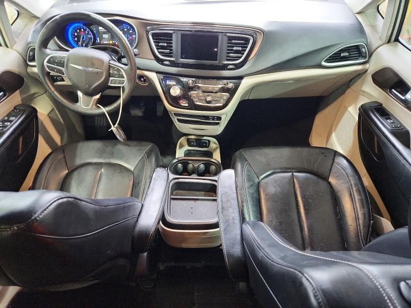 2020 CHRYSLER VOYAGER LXI 8