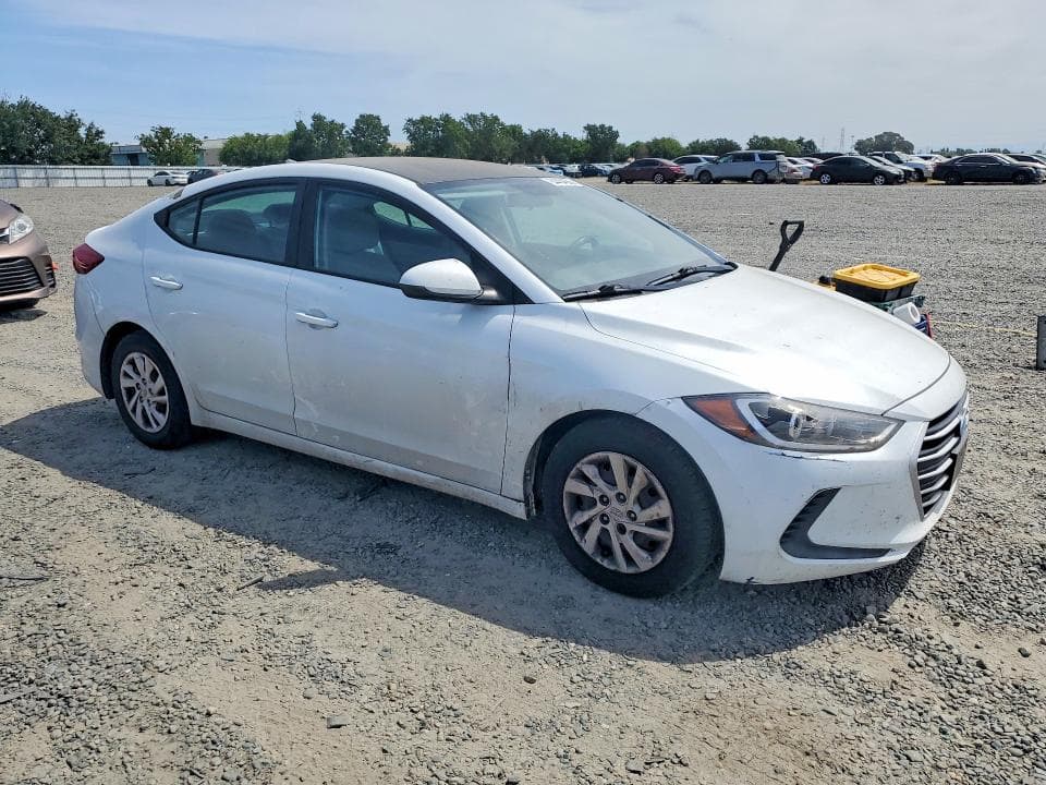 2017 HYUNDAI ELANTRA SE 4