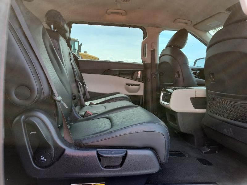 2022 KIA CARNIVAL EX 22