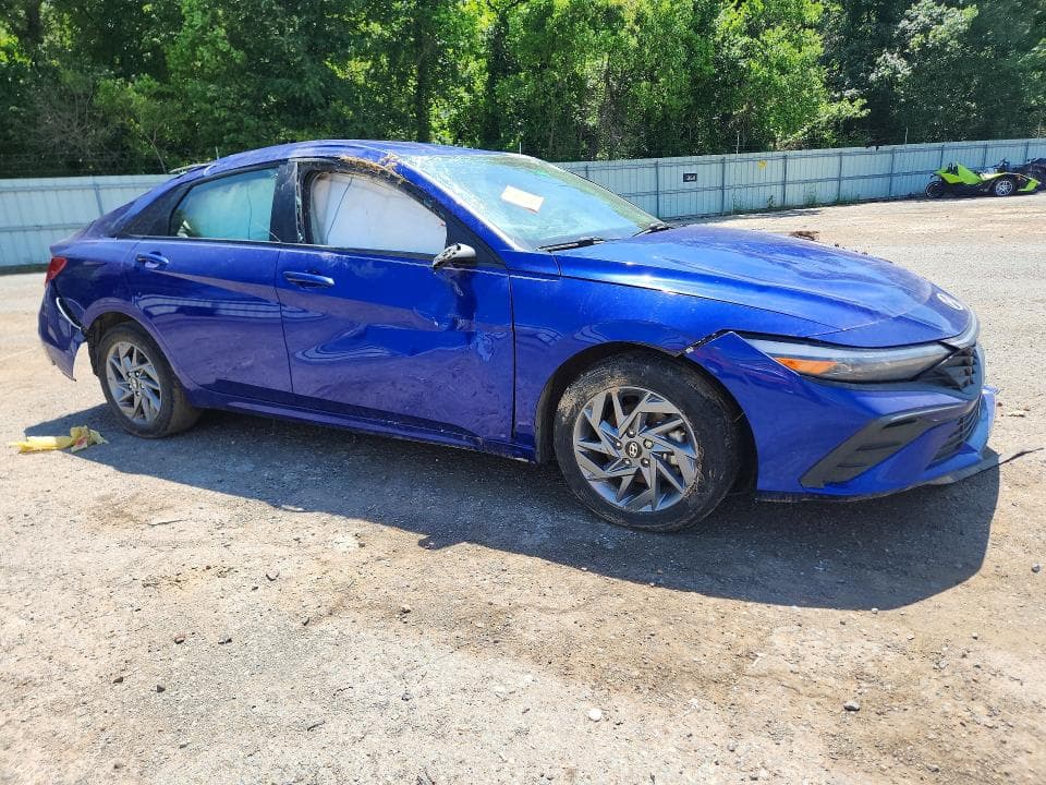 2024 HYUNDAI ELANTRA SEL 4