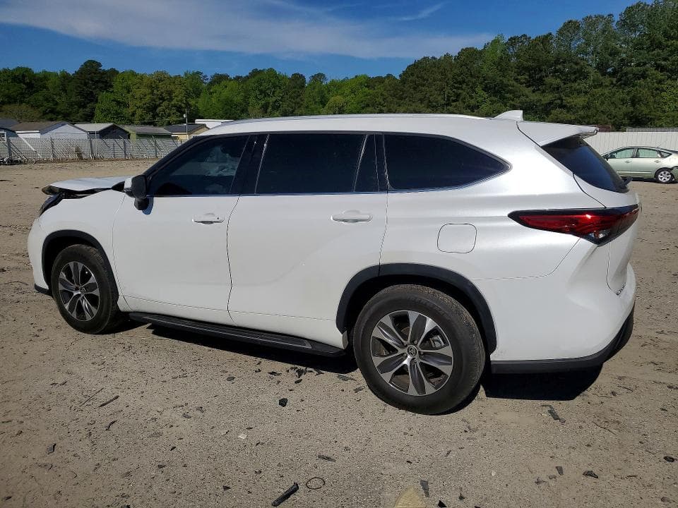2022 TOYOTA HIGHLANDER XLE 2