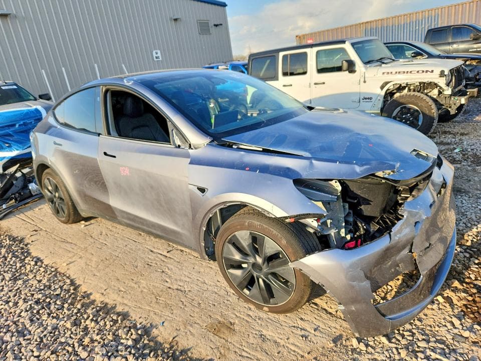 2024 TESLA MODEL Y 4
