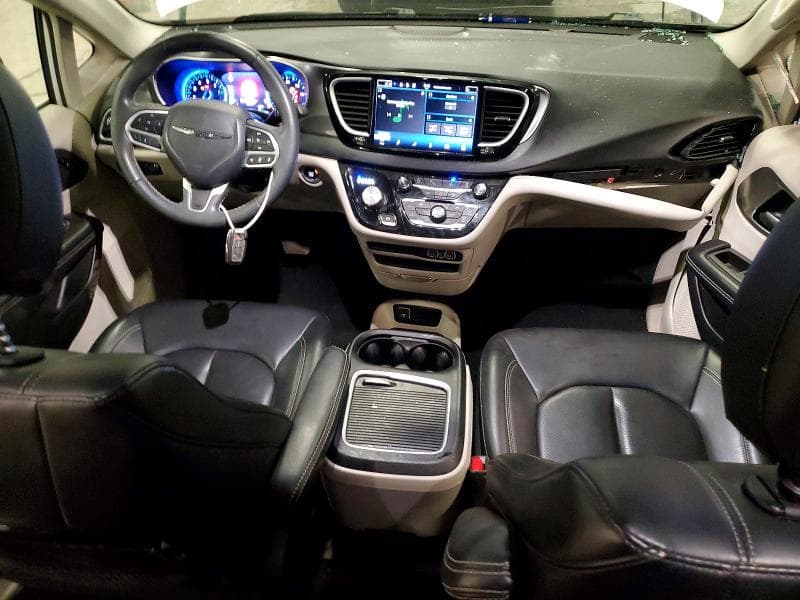 2023 CHRYSLER PACIFICA TOURING L 8