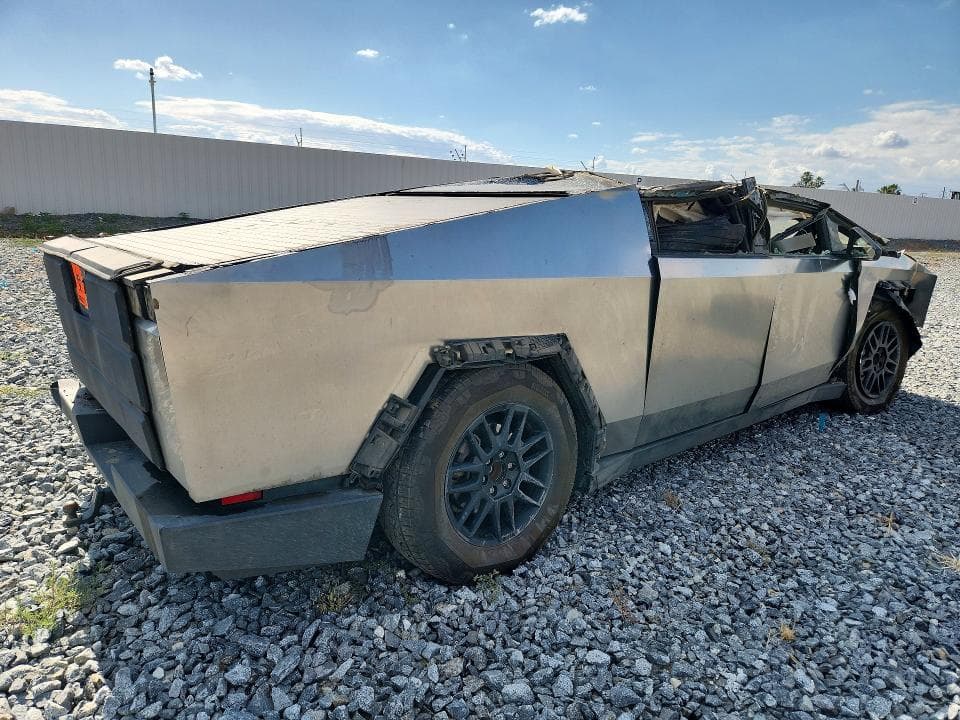 2024 TESLA CYBERTRUCK 3