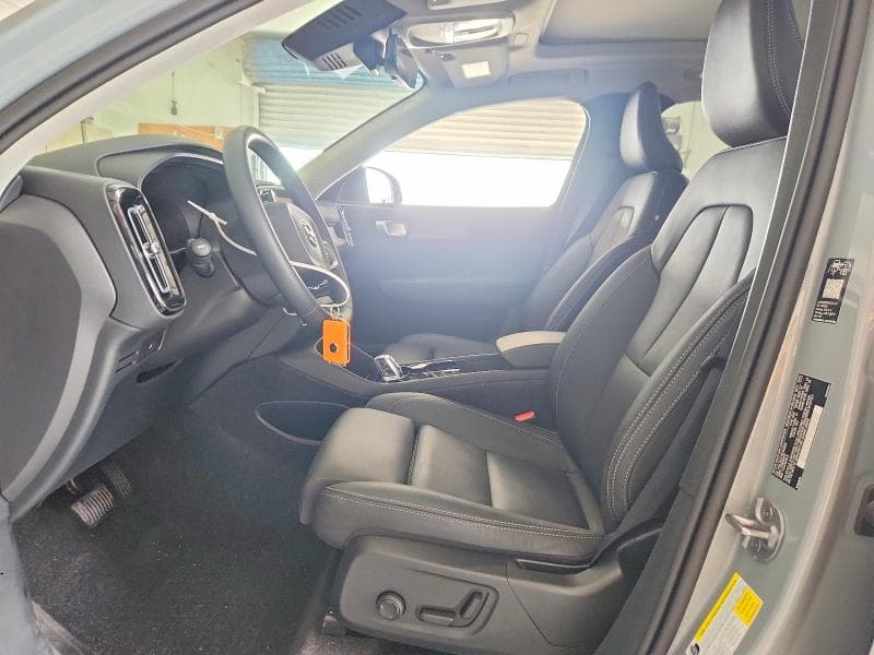 2026 VOLVO XC40 PLUS 7