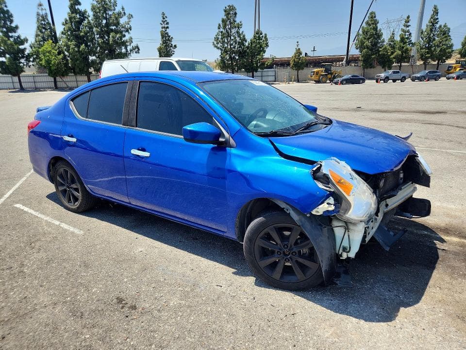 2017 NISSAN VERSA 1.6 SV 4