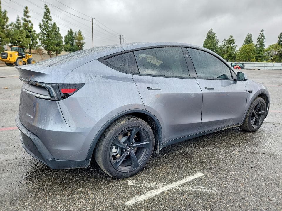 2026 TESLA MODEL Y 3