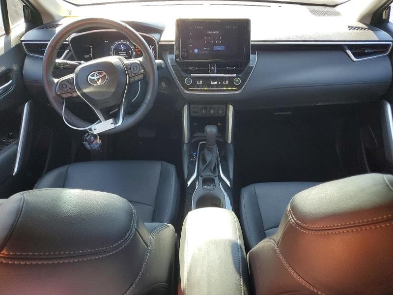 2024 TOYOTA COROLLA CROSS XLE 8