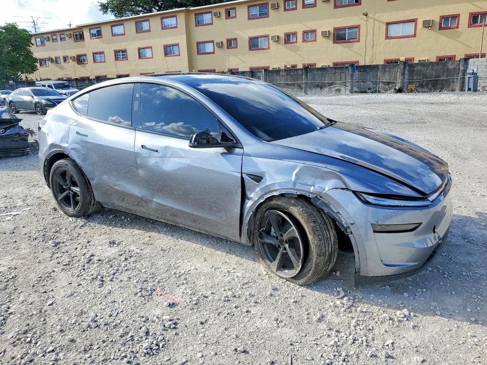 2026 TESLA MODEL Y 4