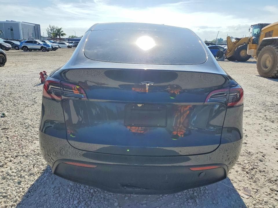 2025 TESLA MODEL Y 6