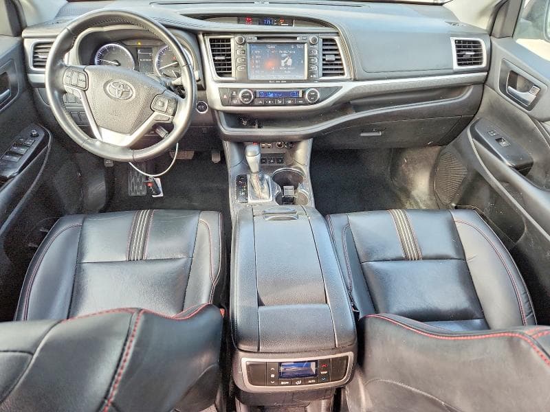2019 TOYOTA HIGHLANDER SE 16
