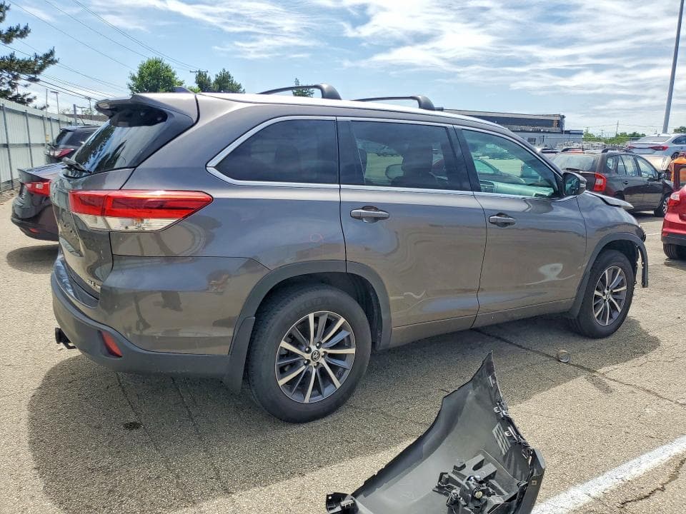 2017 TOYOTA HIGHLANDER XLE 3