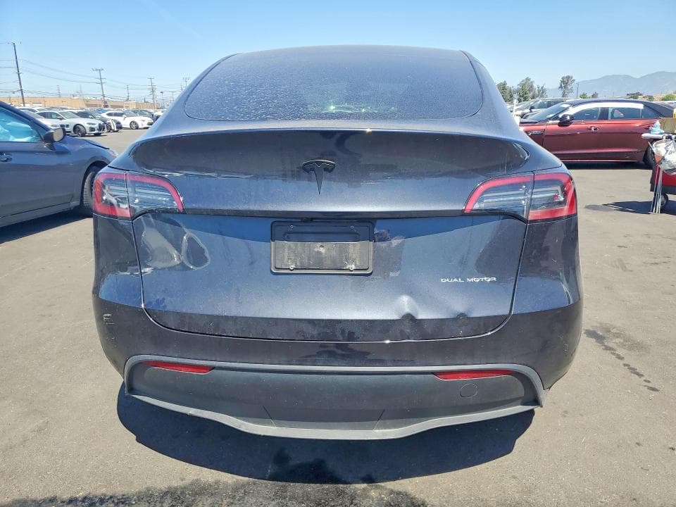 2024 TESLA MODEL Y 6