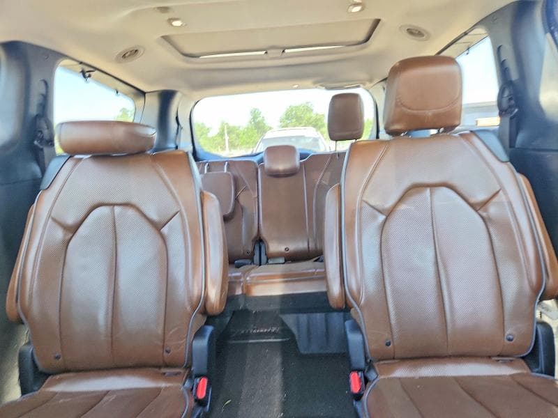 2017 CHRYSLER PACIFICA LIMITED 10