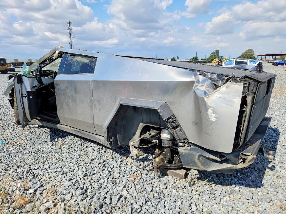 2024 TESLA CYBERTRUCK 2