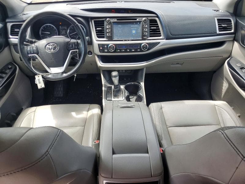 2017 TOYOTA HIGHLANDER XLE 8