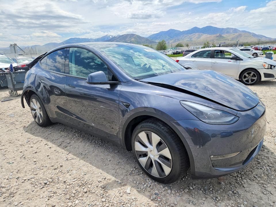 2023 TESLA MODEL Y 4