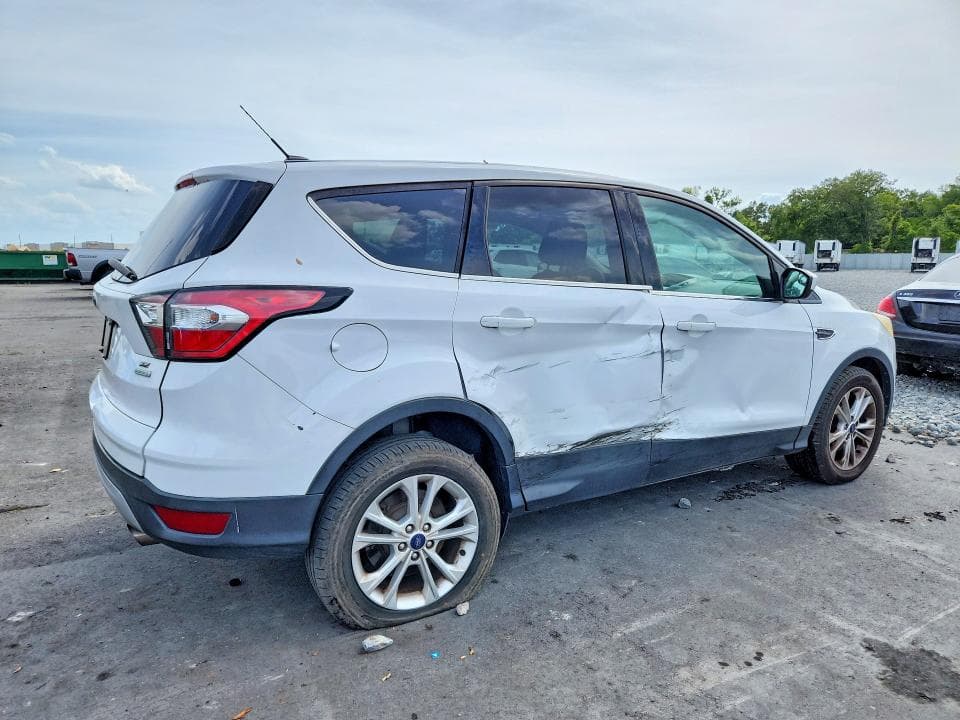 2017 FORD ESCAPE SE 3