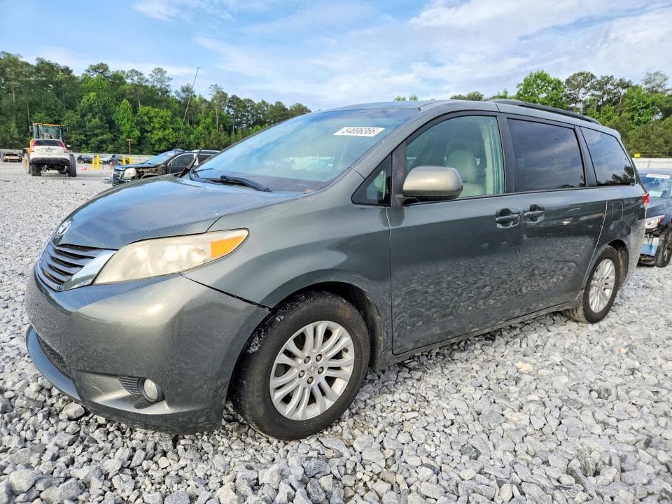 2014 TOYOTA SIENNA