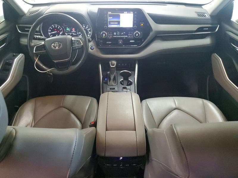 2020 TOYOTA HIGHLANDER XLE 8