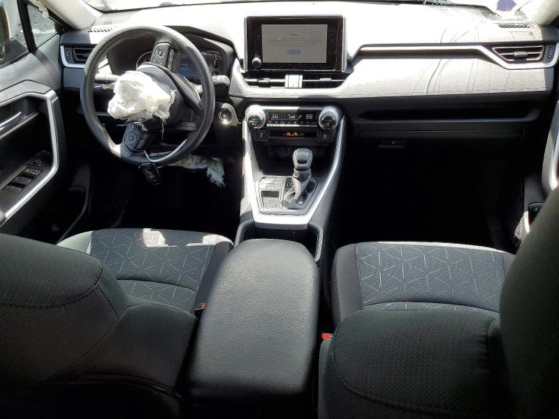 2025 TOYOTA RAV4 XLE 8