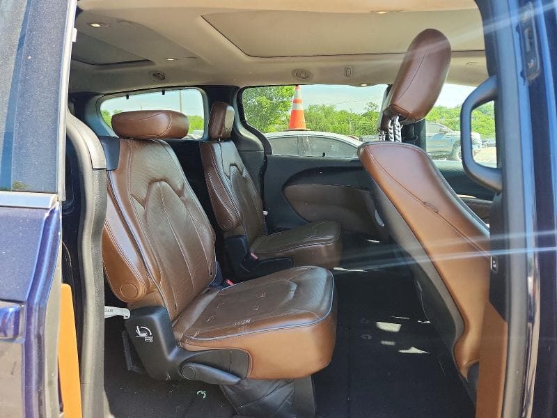 2017 CHRYSLER PACIFICA LIMITED 11