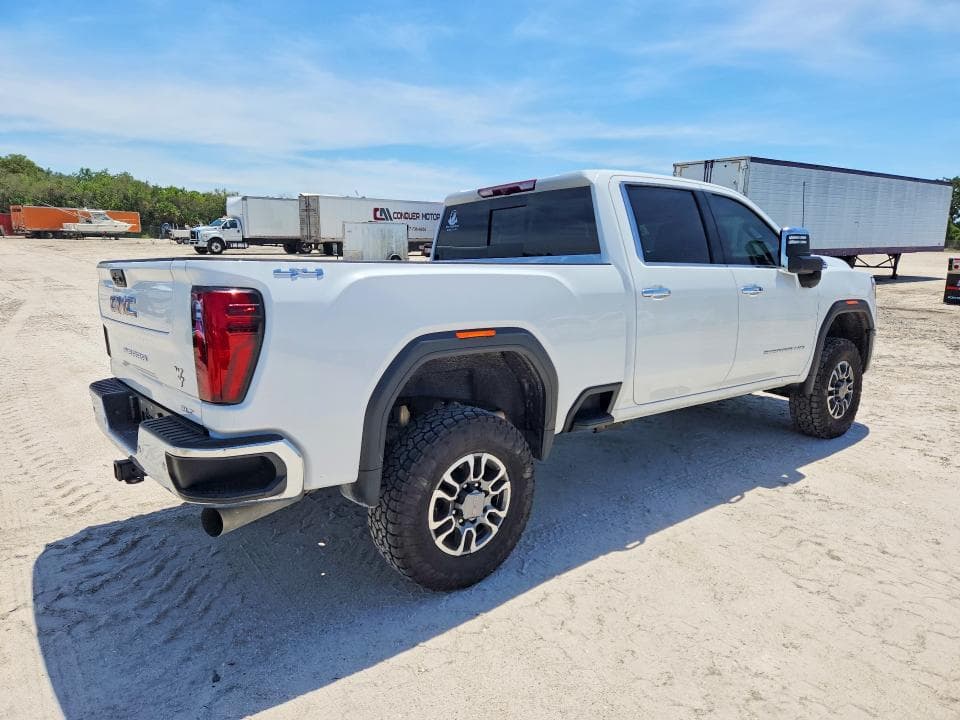 2024 GMC SIERRA K2500 SLT 3