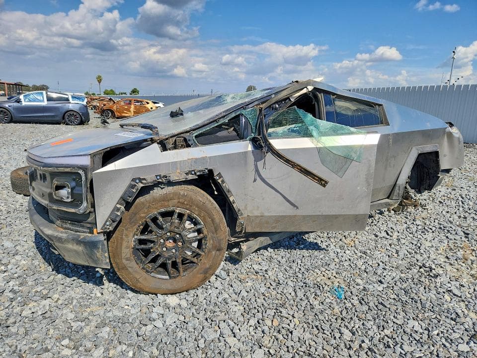 2024 TESLA CYBERTRUCK - 1