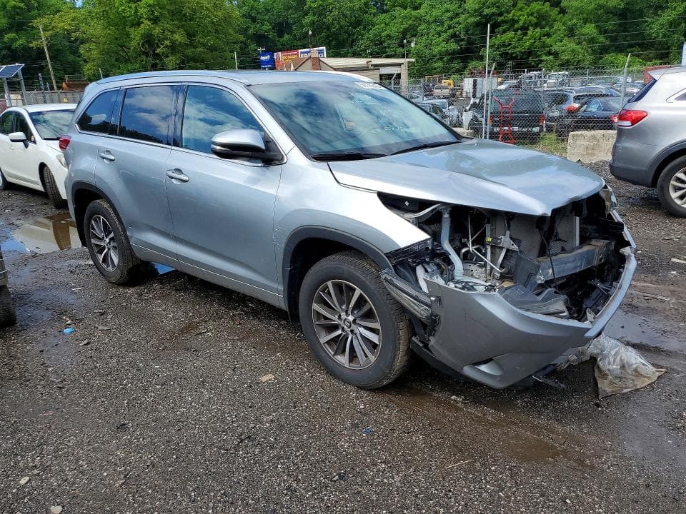 2018 TOYOTA HIGHLANDER XLE 4