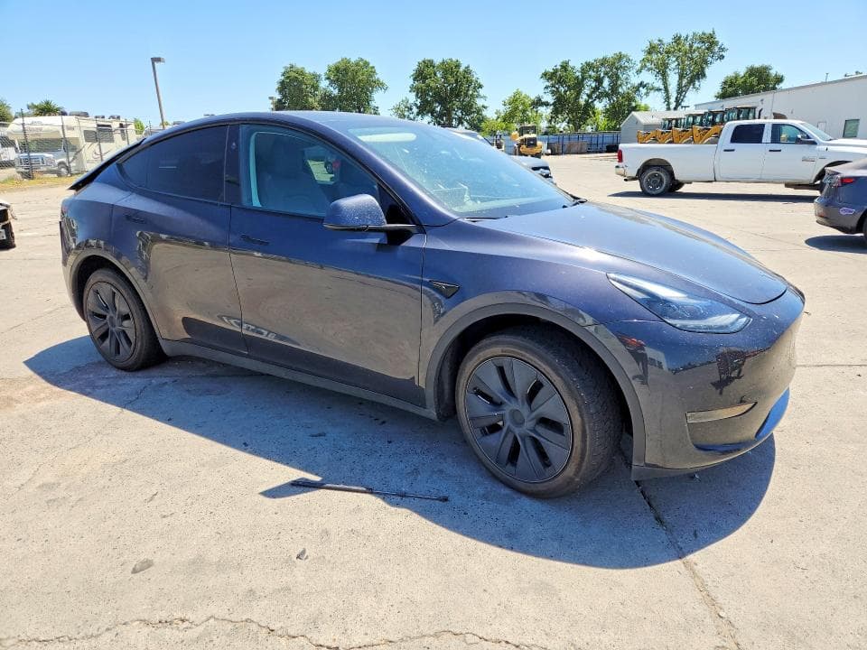2024 TESLA MODEL Y 4