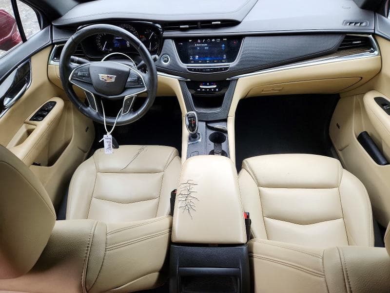 2017 CADILLAC XT5 8