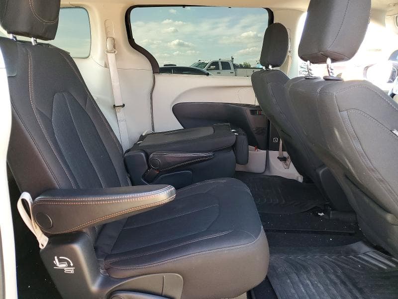2020 CHRYSLER PACIFICA TOURING 11