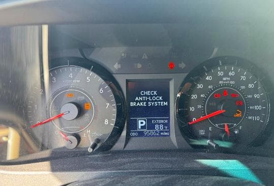 2017 TOYOTA SIENNA LE 9