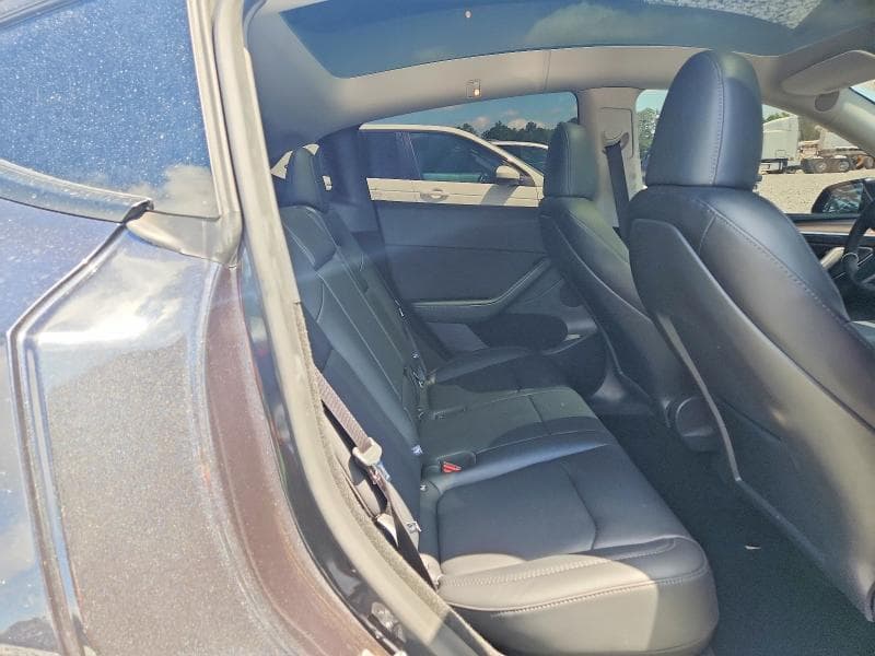 2025 TESLA MODEL Y 10