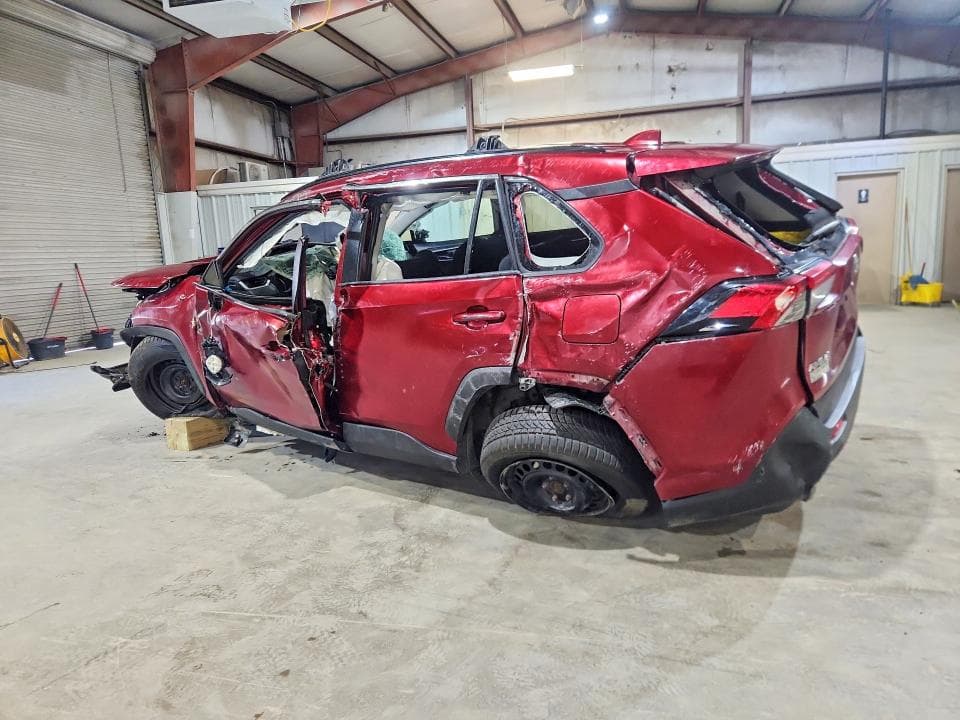 2019 TOYOTA RAV4 LE 2