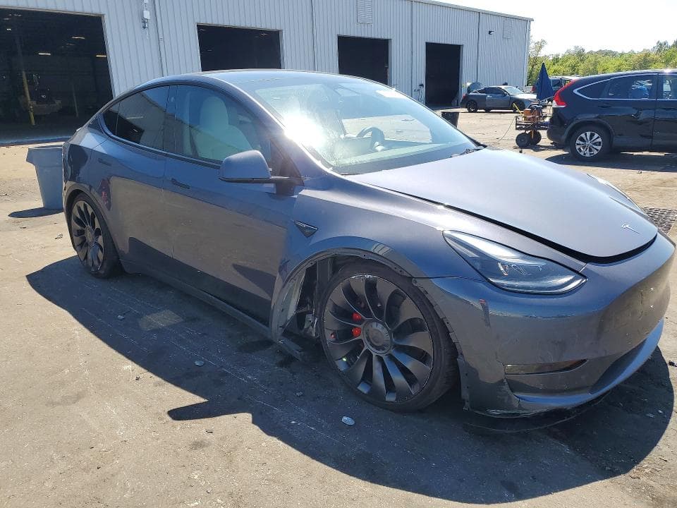 2023 TESLA MODEL Y 4