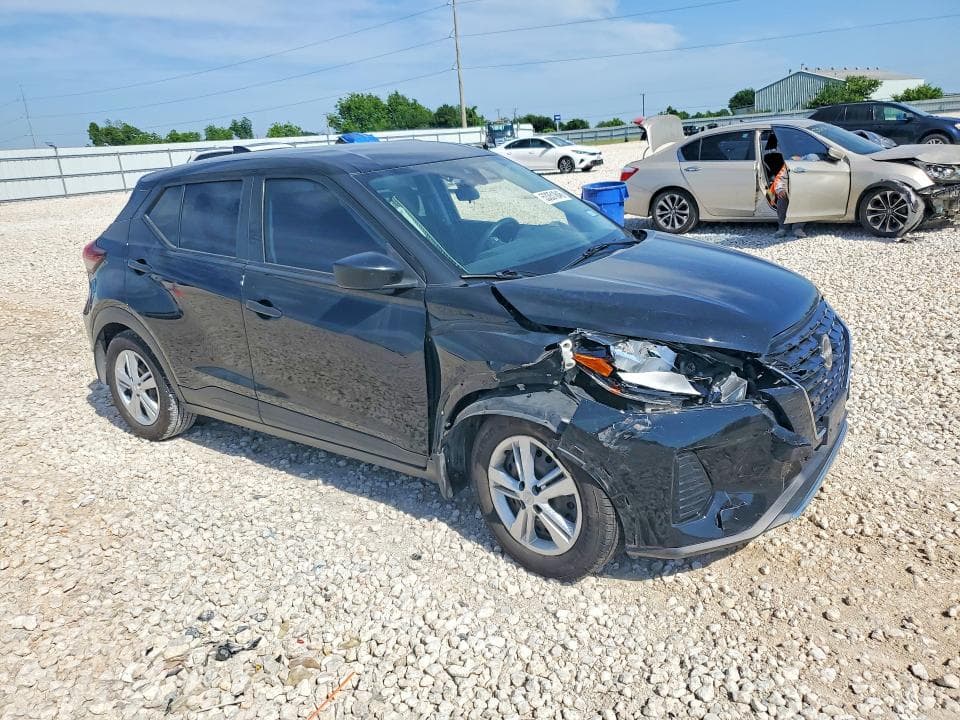 2022 NISSAN KICKS S 4