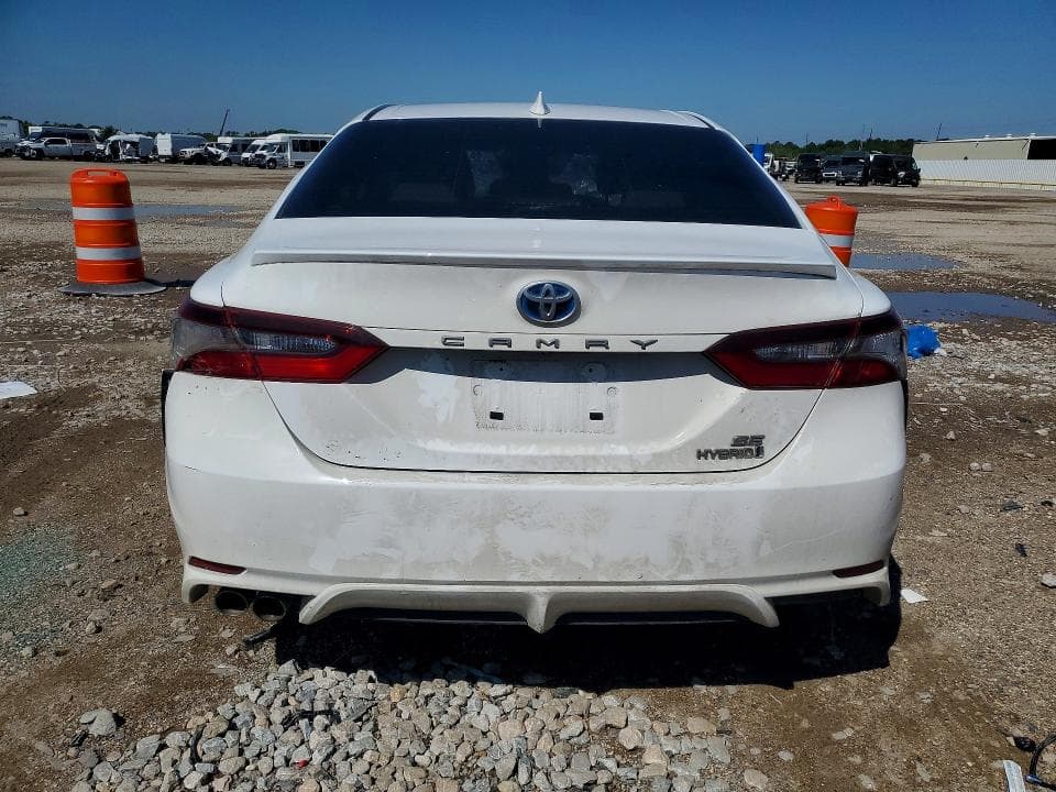 2022 TOYOTA CAMRY HYBRID SE 6