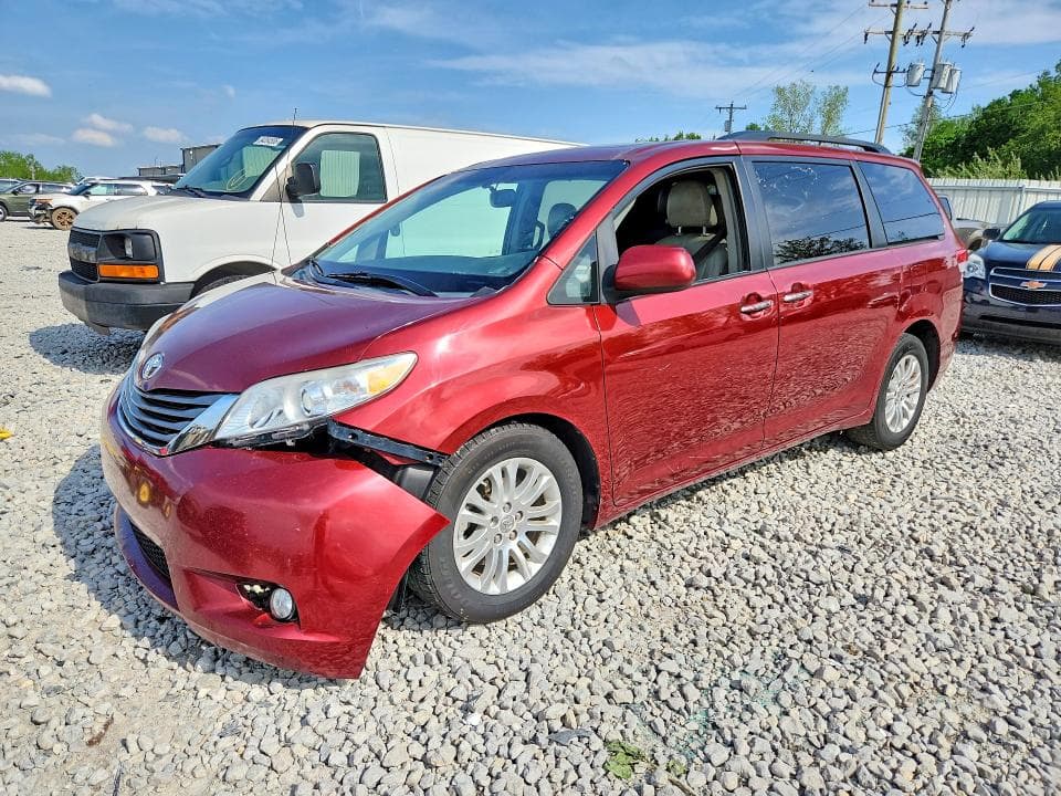2014 TOYOTA SIENNA