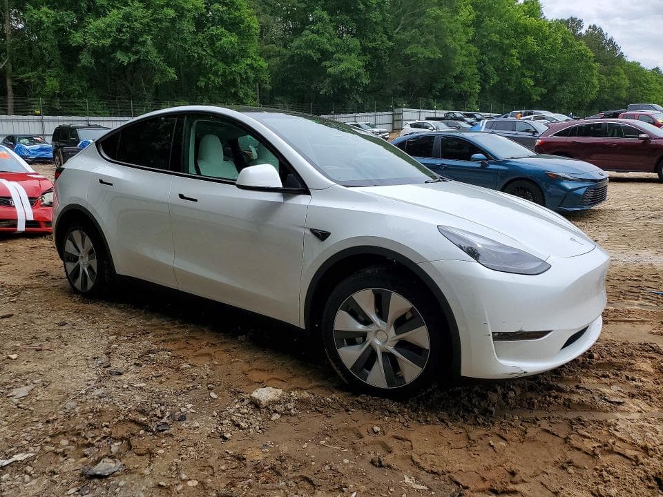 2023 TESLA MODEL Y 4