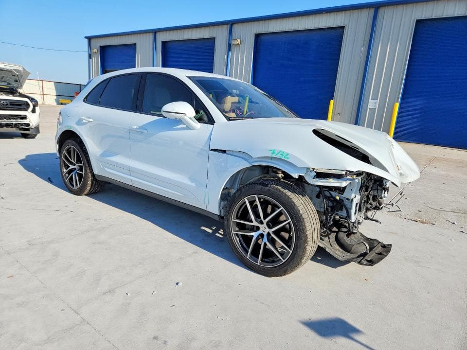 2025 PORSCHE MACAN BASE 4