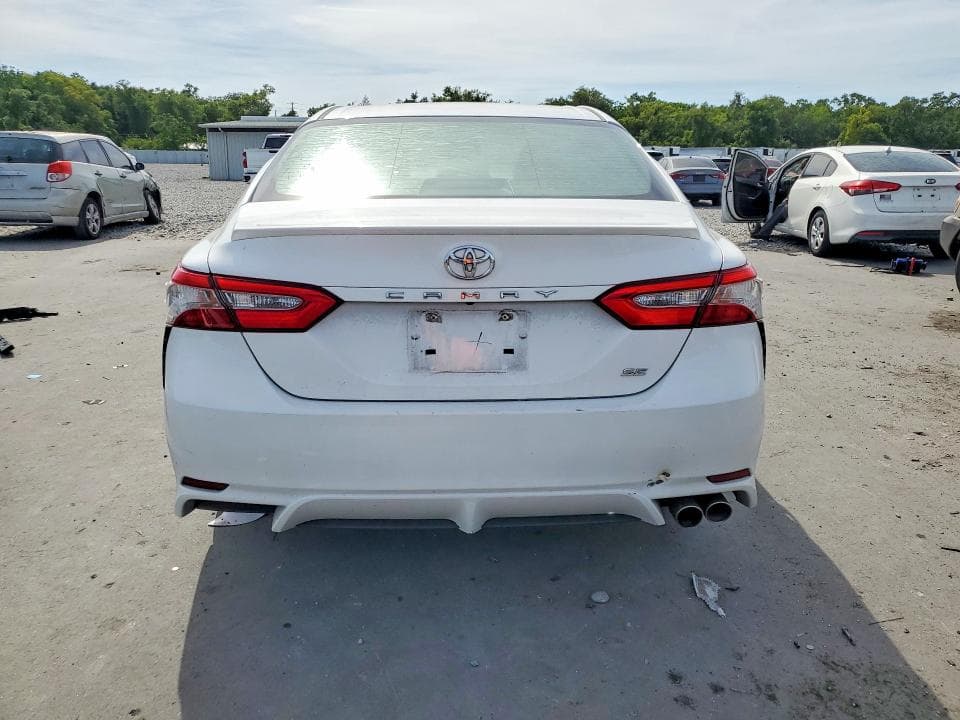 2018 TOYOTA CAMRY SE 6