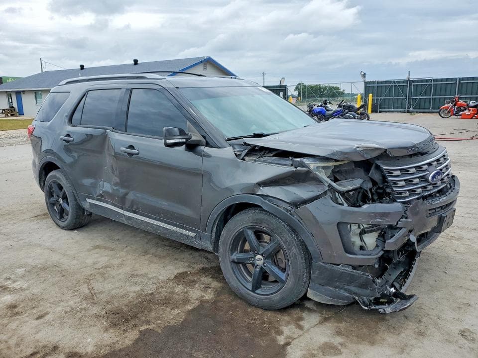 2017 FORD EXPLORER XLT 4