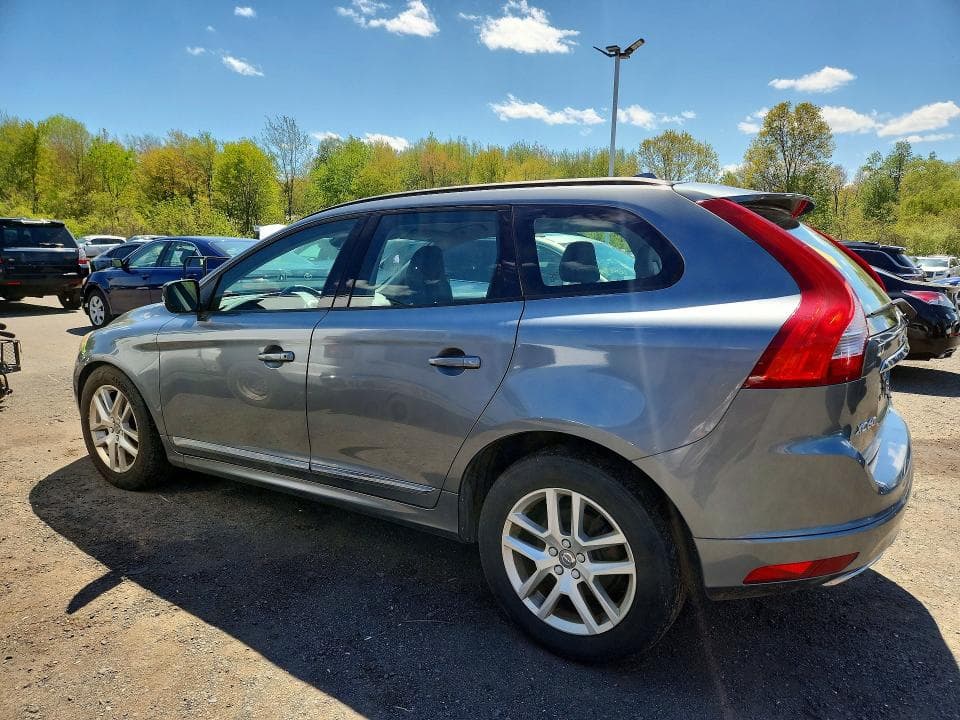 2017 VOLVO XC60 2