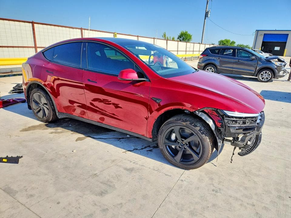 2026 TESLA MODEL Y 4