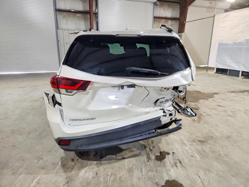 2019 TOYOTA HIGHLANDER SE 6