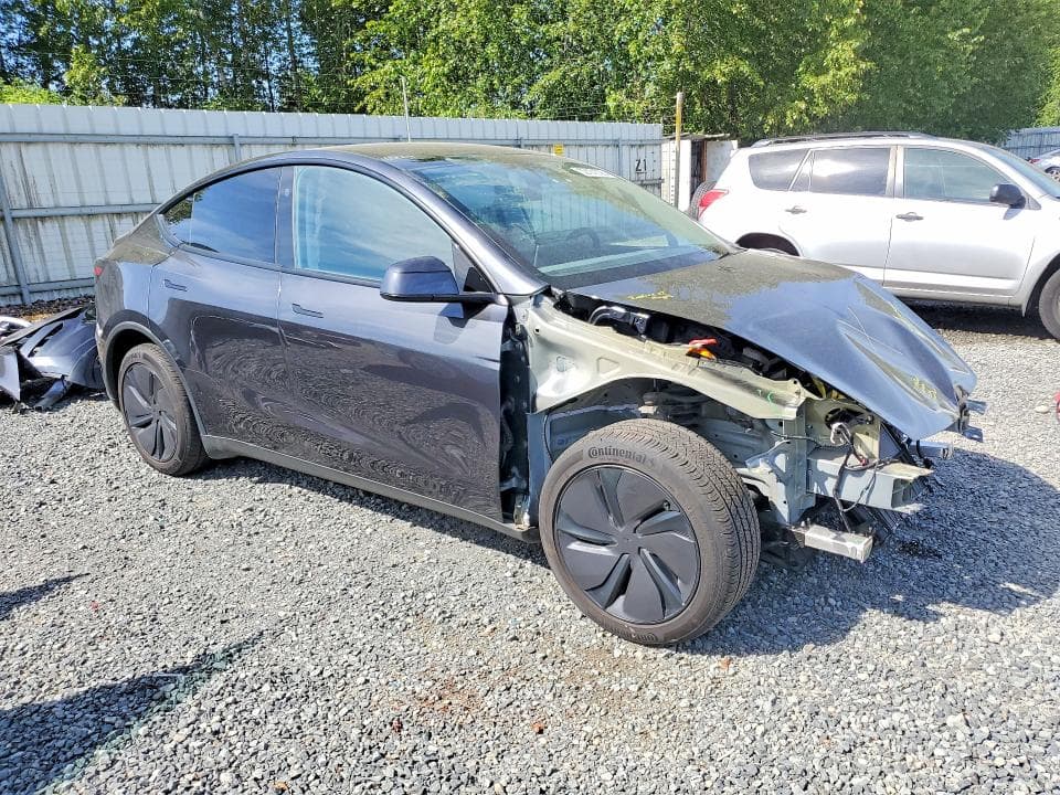 2026 TESLA MODEL Y 4